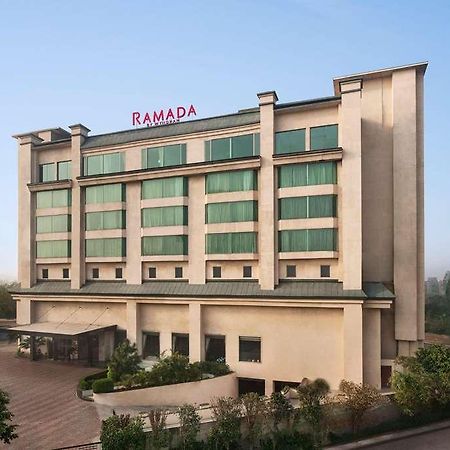 Ramada By Wyndham New Delhi Pitampura Hotel Bagian luar foto