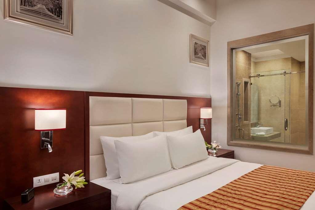 Ramada By Wyndham New Delhi Pitampura Hotel Ruang foto