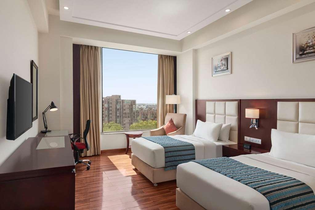 Ramada By Wyndham New Delhi Pitampura Hotel Ruang foto