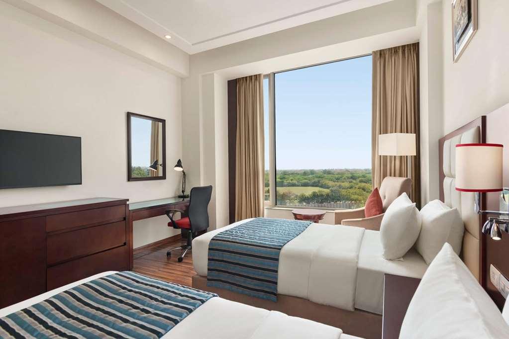 Ramada By Wyndham New Delhi Pitampura Hotel Ruang foto