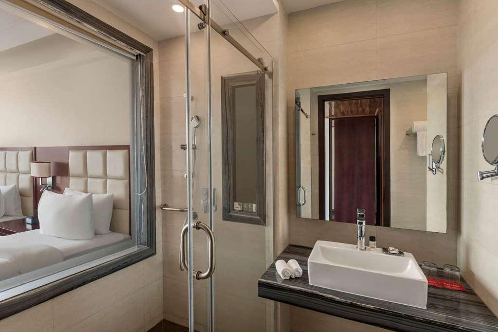 Ramada By Wyndham New Delhi Pitampura Hotel Bagian luar foto
