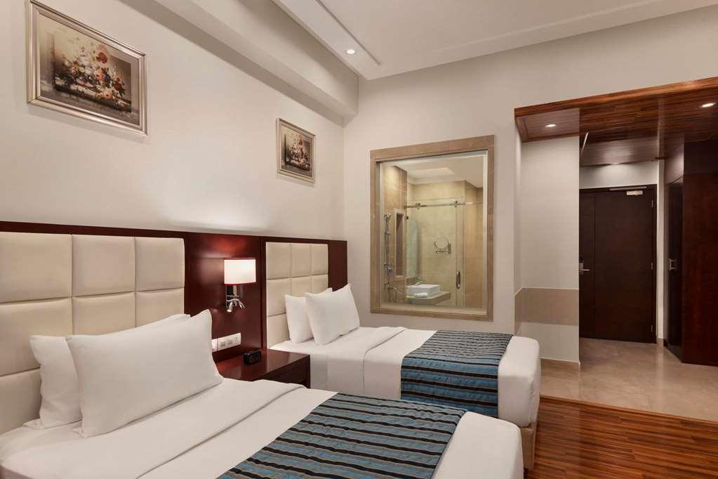 Ramada By Wyndham New Delhi Pitampura Hotel Ruang foto