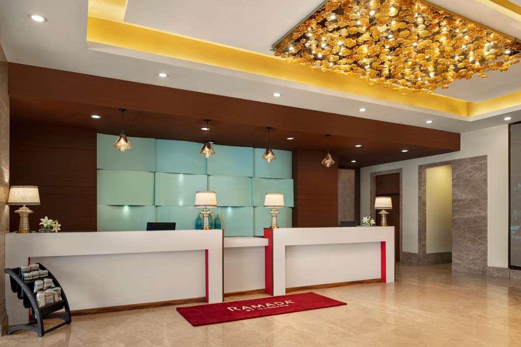 Ramada By Wyndham New Delhi Pitampura Hotel Bagian luar foto